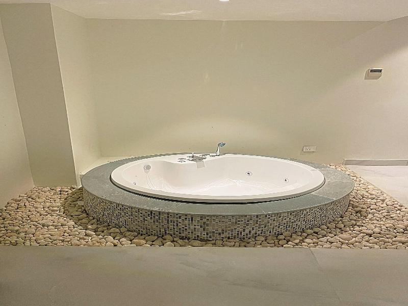 Tat Saraasa Resort & Spa image