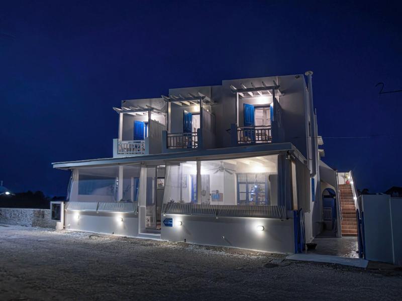 Heliotropio Studios & Apartments image