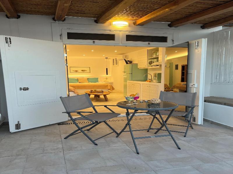 Heliotropio Studios & Apartments image