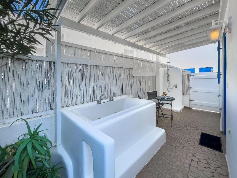 Heliotropio Studios & Apartments image