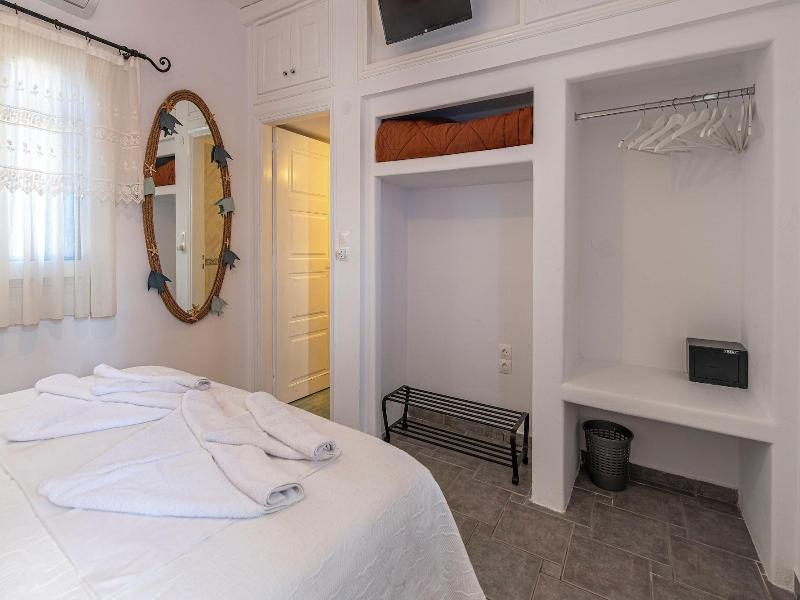 Heliotropio Studios & Apartments image