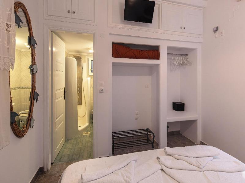 Heliotropio Studios & Apartments image