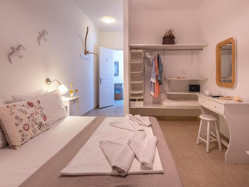 Heliotropio Studios & Apartments image