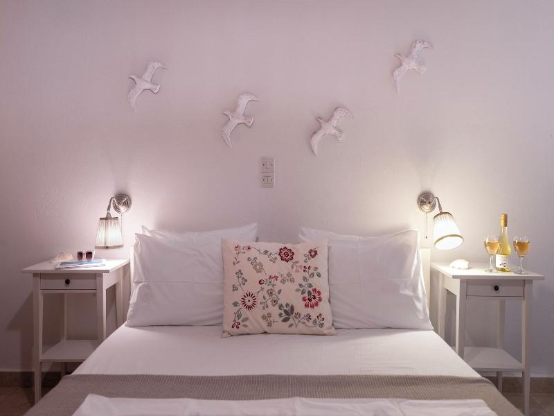 Heliotropio Studios & Apartments image