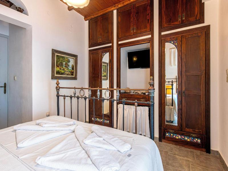 Heliotropio Studios & Apartments image