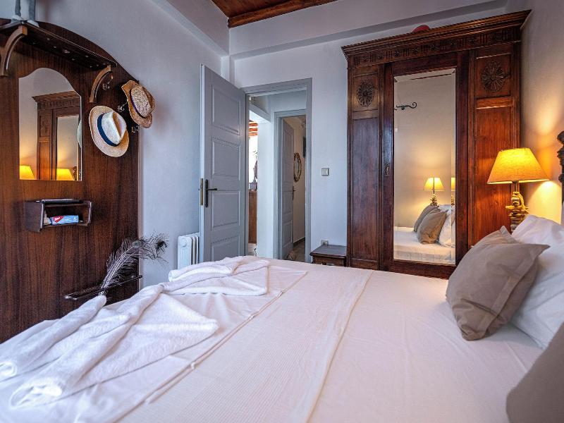 Heliotropio Studios & Apartments image