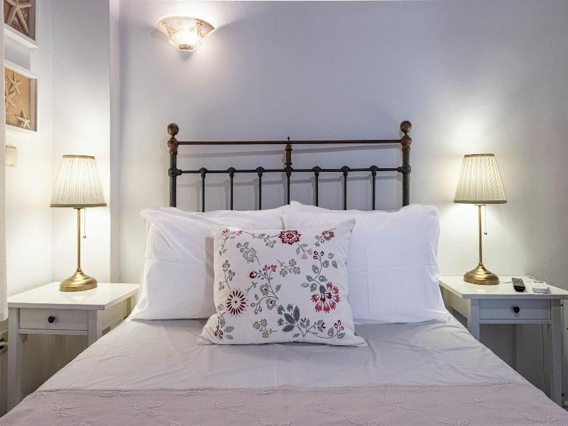 Heliotropio Studios & Apartments image