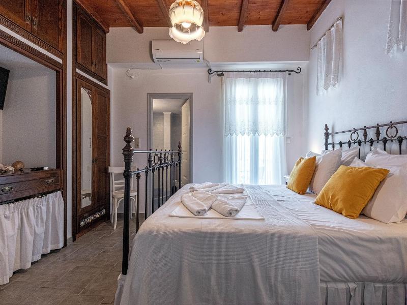 Heliotropio Studios & Apartments image