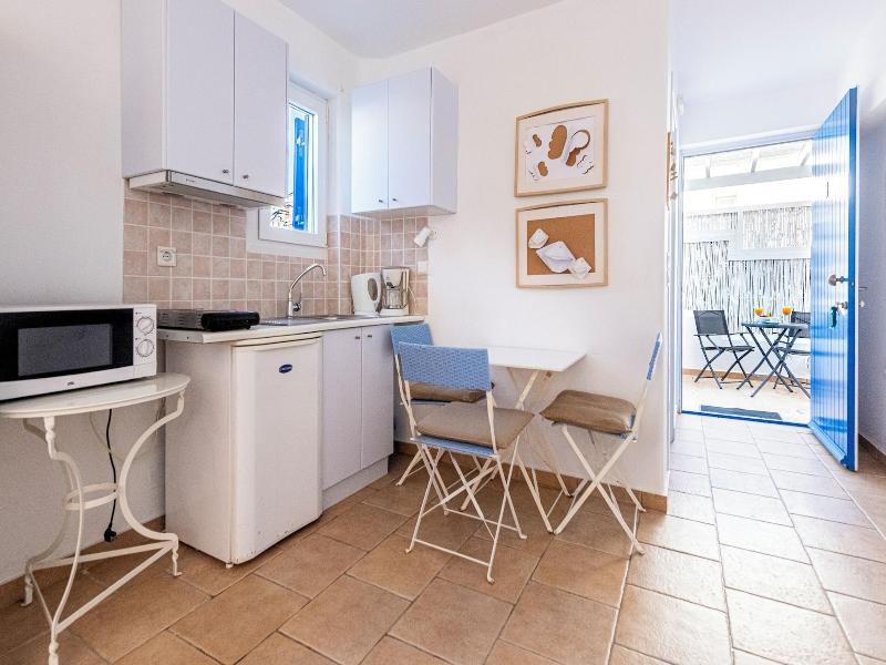 Heliotropio Studios & Apartments image