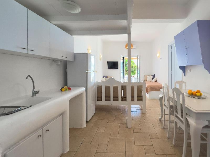 Heliotropio Studios & Apartments image