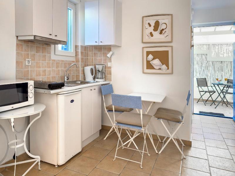Heliotropio Studios & Apartments image