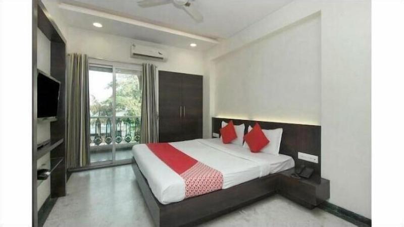 Treebo Suresh Plaza image