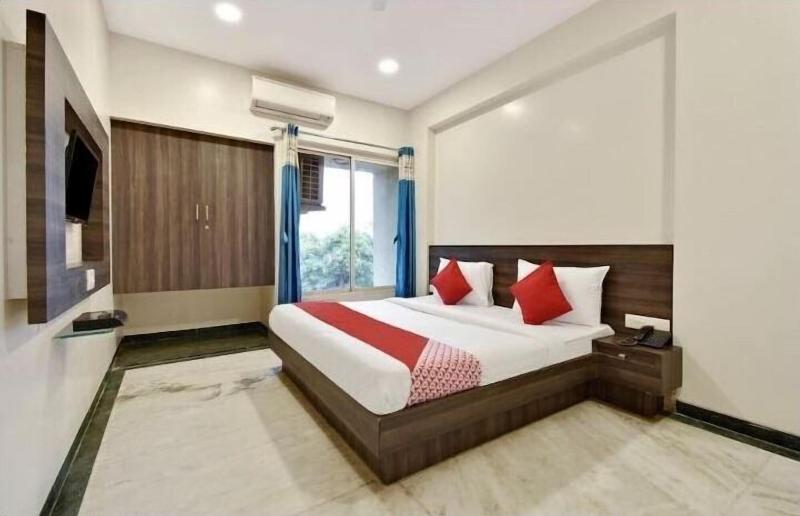 Treebo Suresh Plaza image