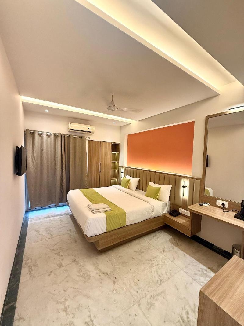 Treebo Suresh Plaza image