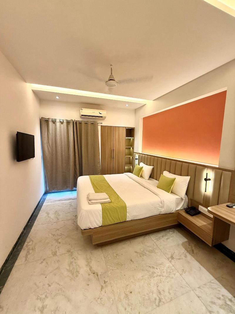 Treebo Suresh Plaza image