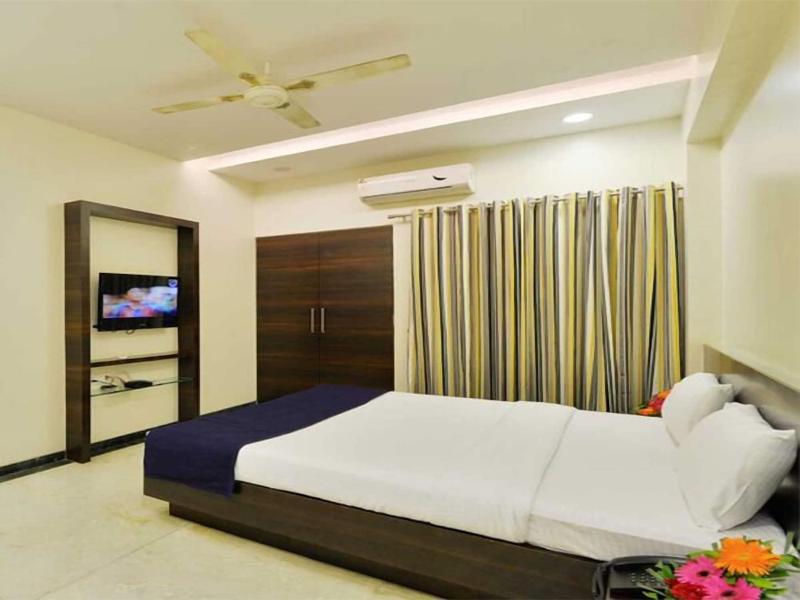 Treebo Suresh Plaza image