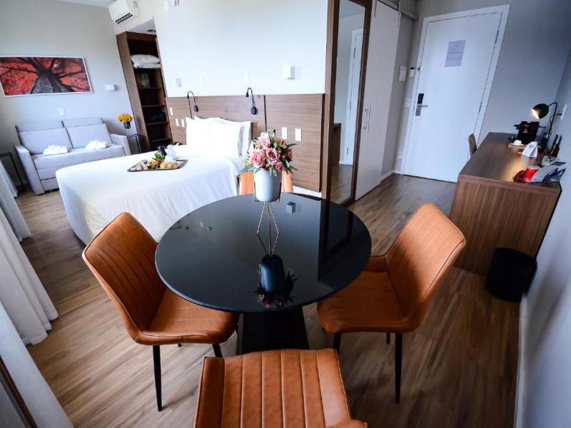 SUITE QUEEN SIZE BED