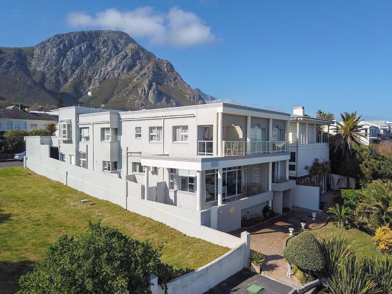 Hermanus Beachfront Lodge image