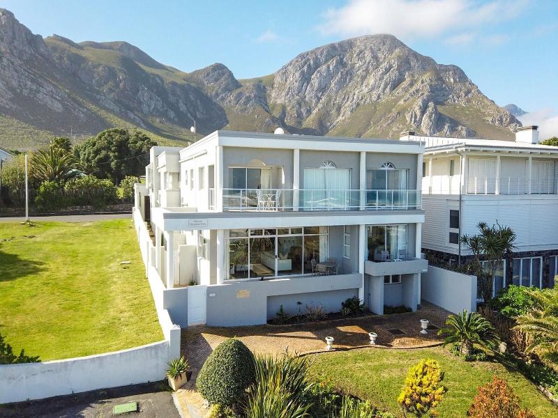Hermanus Beachfront Lodge image