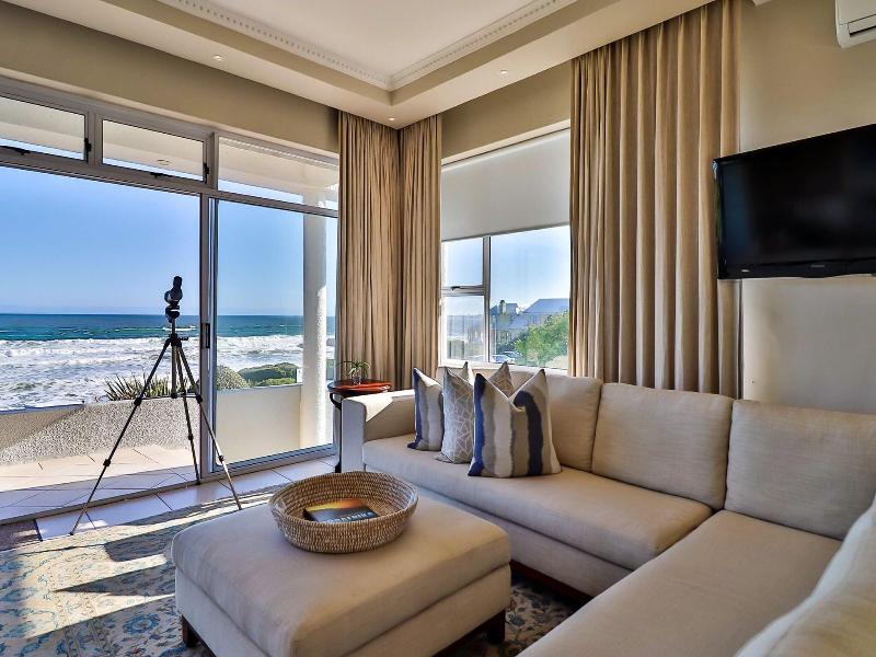 Hermanus Beachfront Lodge image