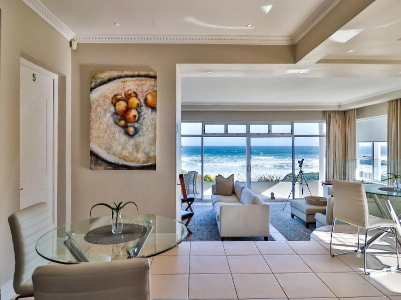 Hermanus Beachfront Lodge image