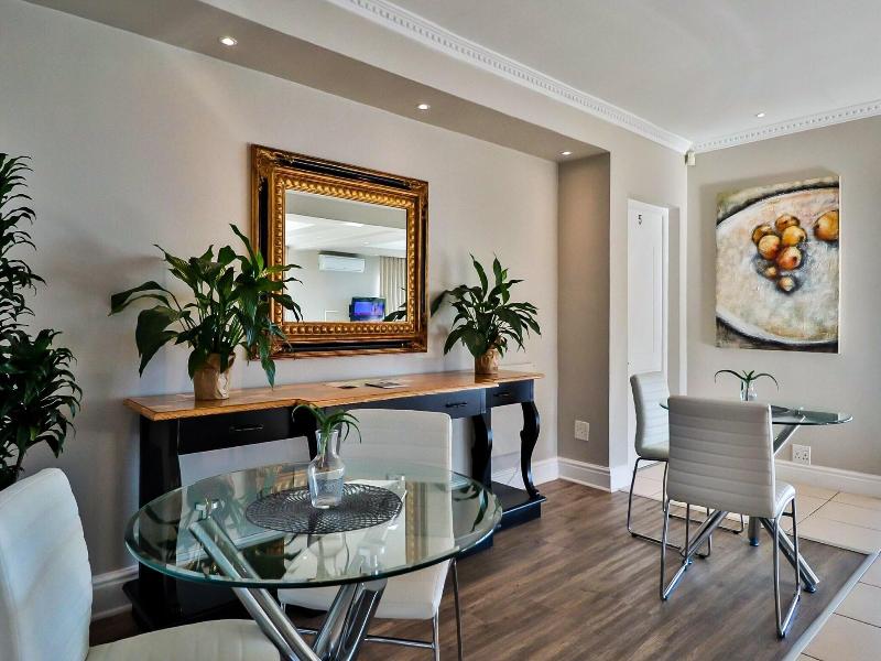Hermanus Beachfront Lodge image