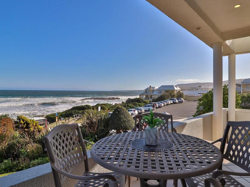 Hermanus Beachfront Lodge image