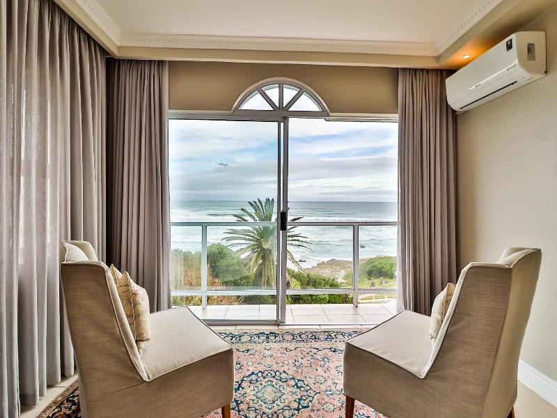Hermanus Beachfront Lodge image