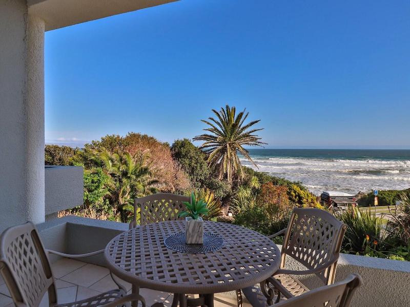 Hermanus Beachfront Lodge image