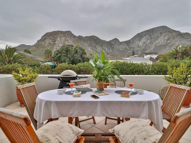 Hermanus Beachfront Lodge image