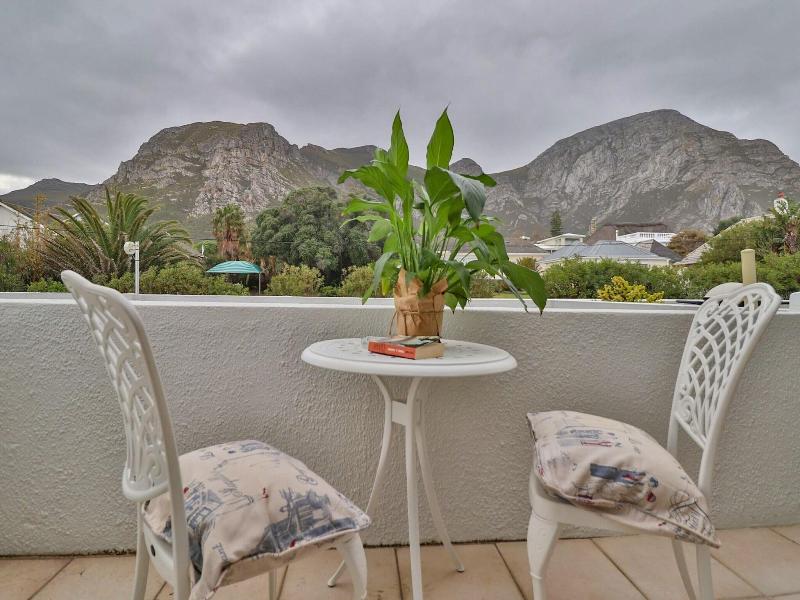 Hermanus Beachfront Lodge image