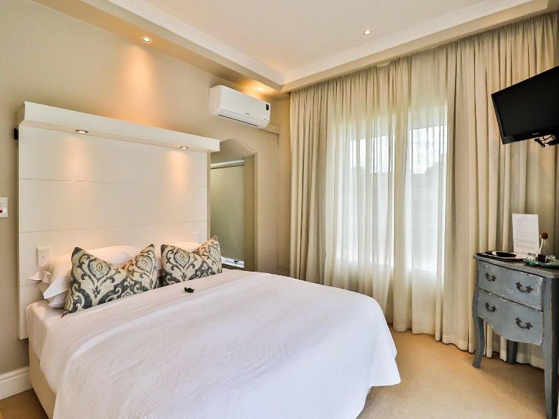 Hermanus Beachfront Lodge image
