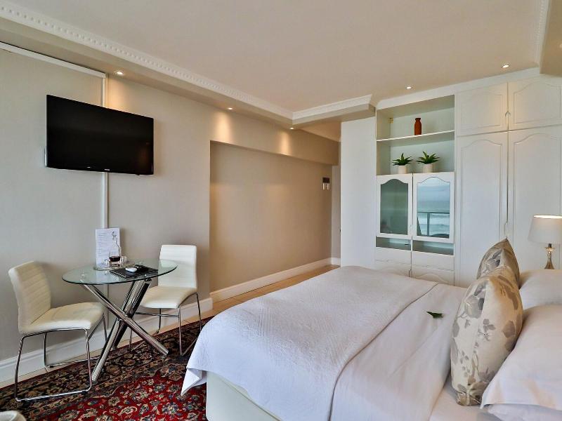 Hermanus Beachfront Lodge image