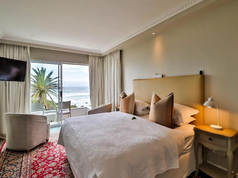 Hermanus Beachfront Lodge image