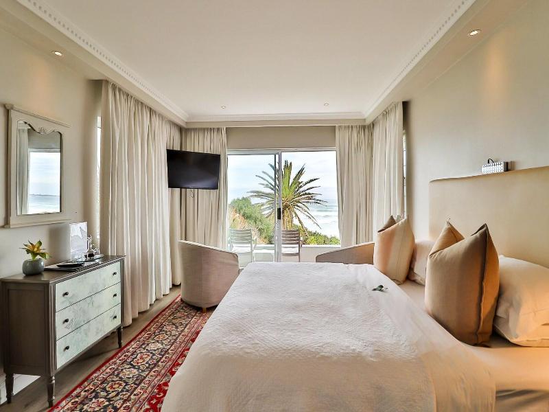 Hermanus Beachfront Lodge image