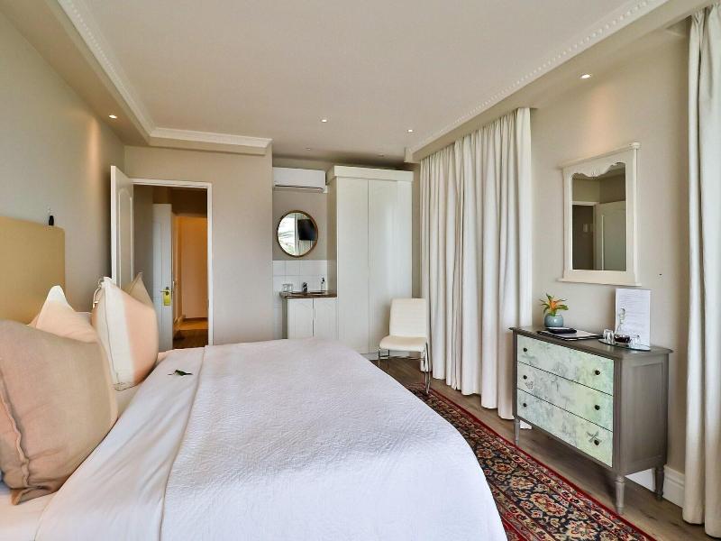 Hermanus Beachfront Lodge image