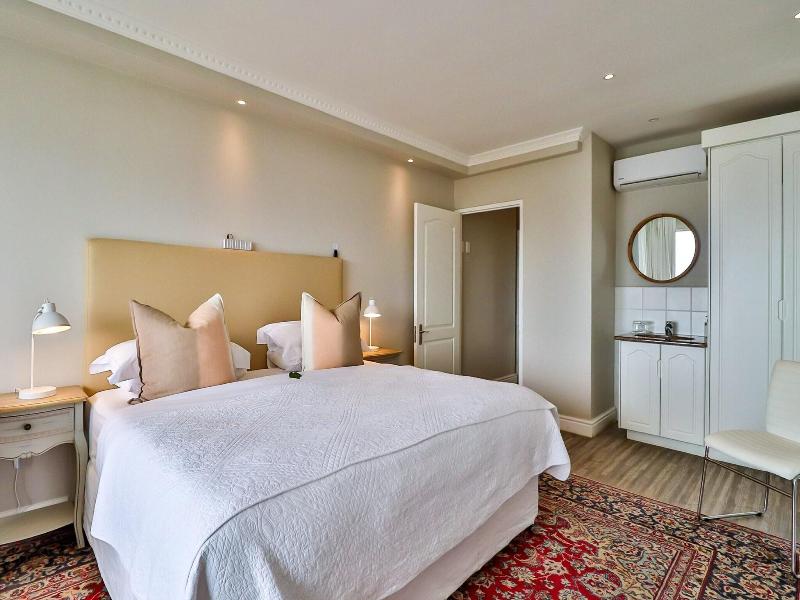 Hermanus Beachfront Lodge image