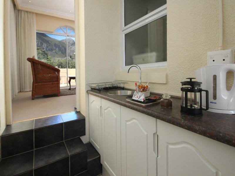 Hermanus Beachfront Lodge image