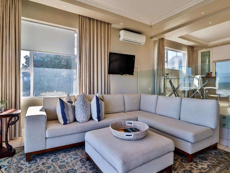 Hermanus Beachfront Lodge image