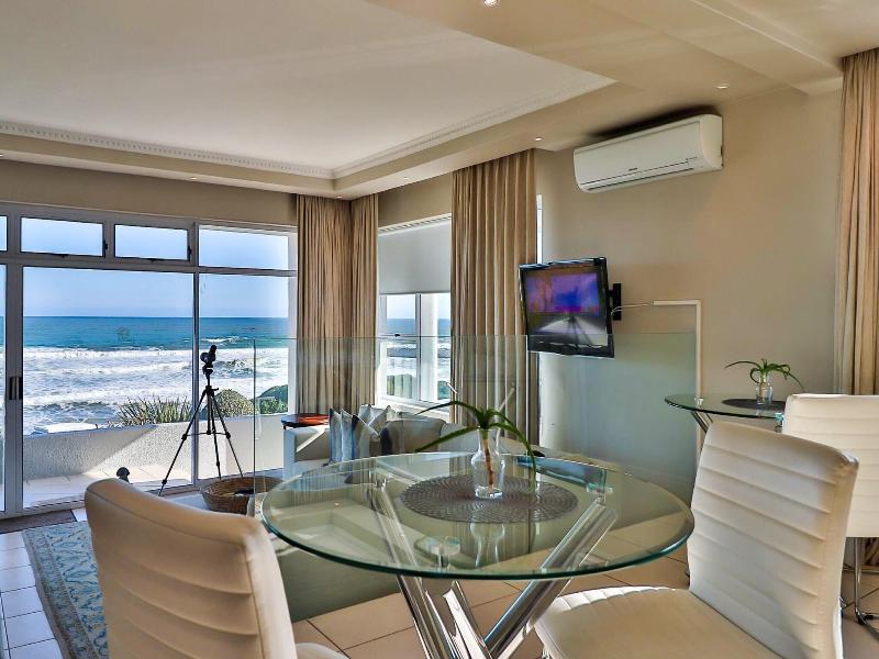 Hermanus Beachfront Lodge image