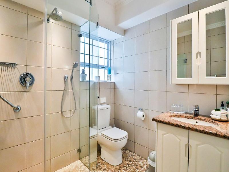 Hermanus Beachfront Lodge image