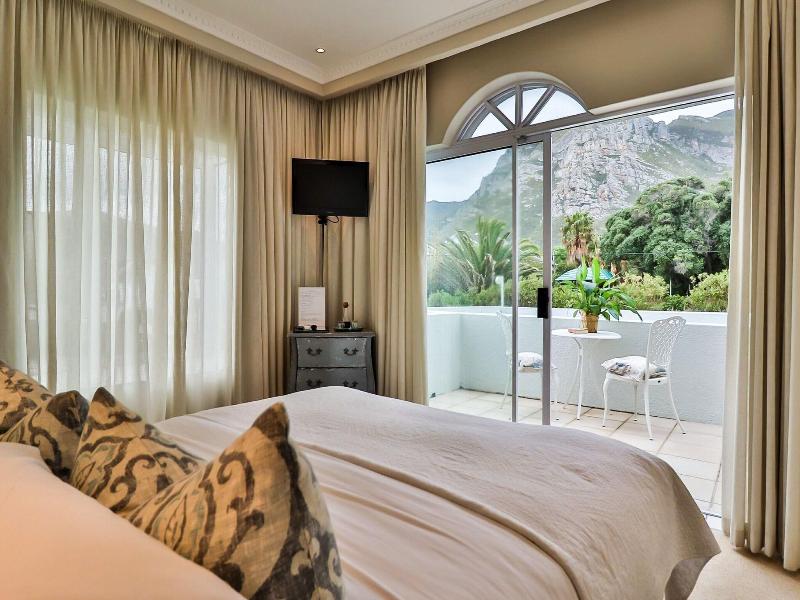 Hermanus Beachfront Lodge image