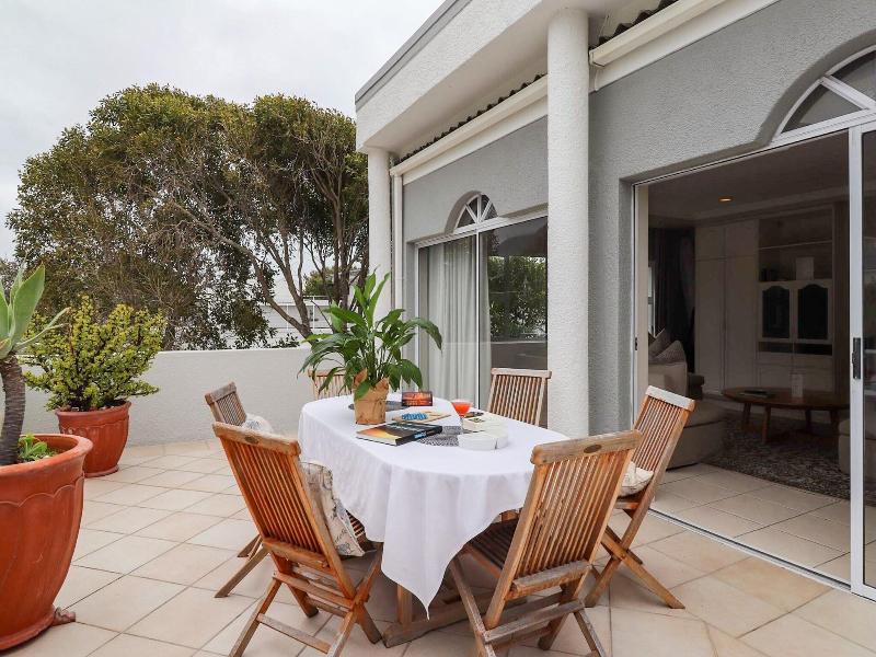 Hermanus Beachfront Lodge image