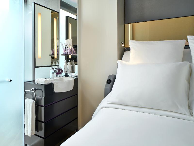 Yotel Singapore Orchard Road image