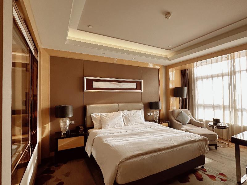 Deluxe Hollywood Room