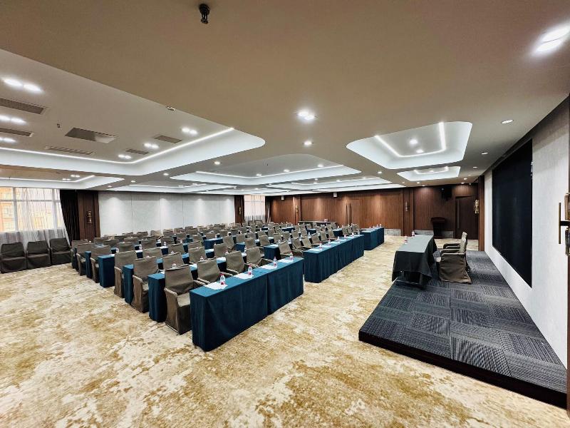 Country Inn&Suites By Radisson image