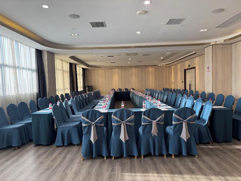 Country Inn&Suites By Radisson image