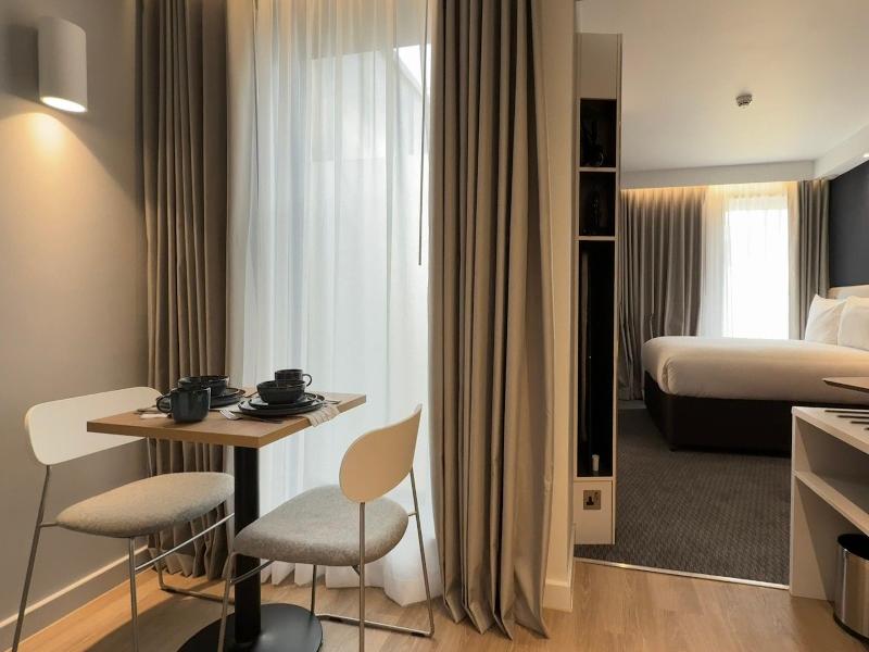 Holiday Inn Express London Ealing image