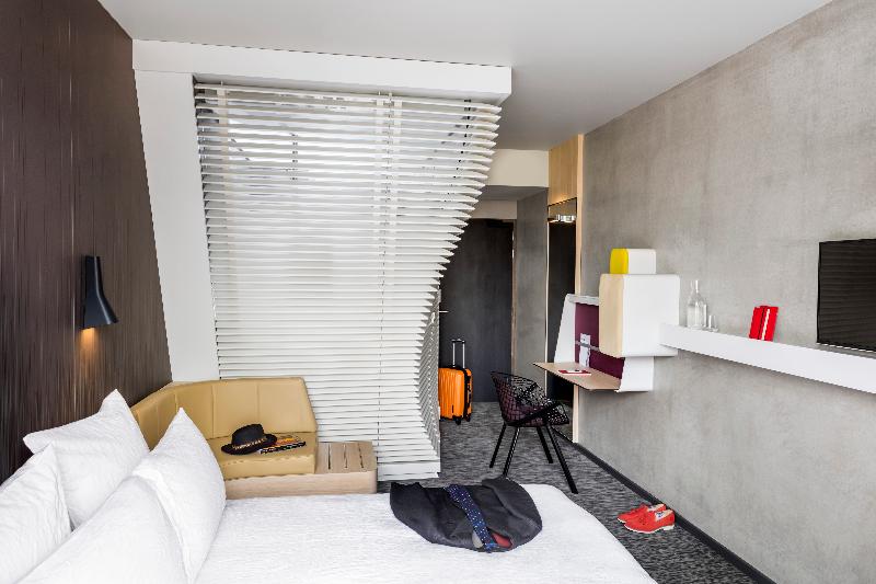 Bed room