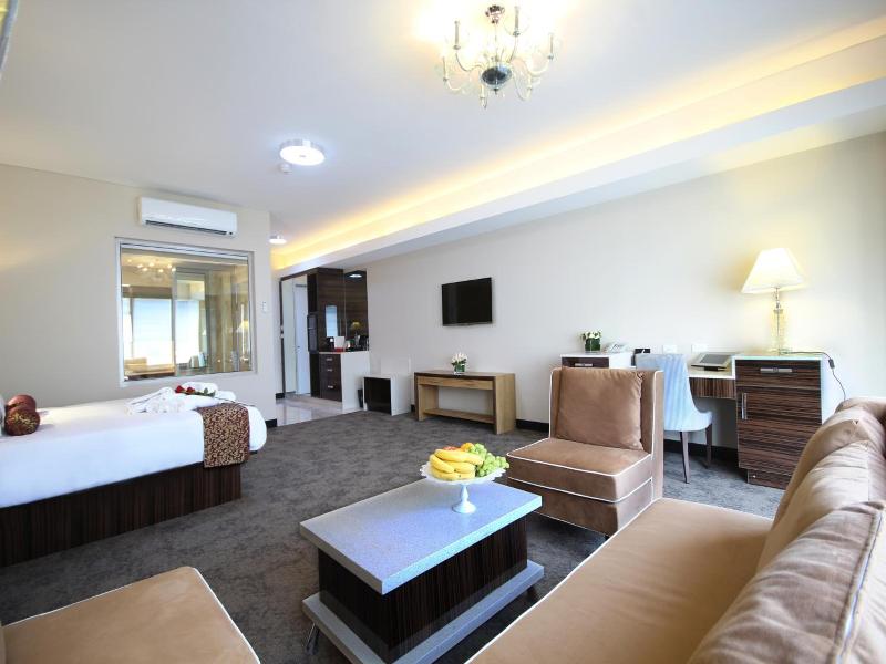 Swan River Hotel image
